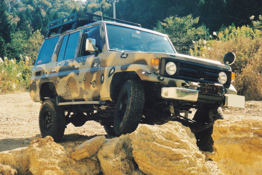 自分で塗装したトヨタ・ランドクルーザー60