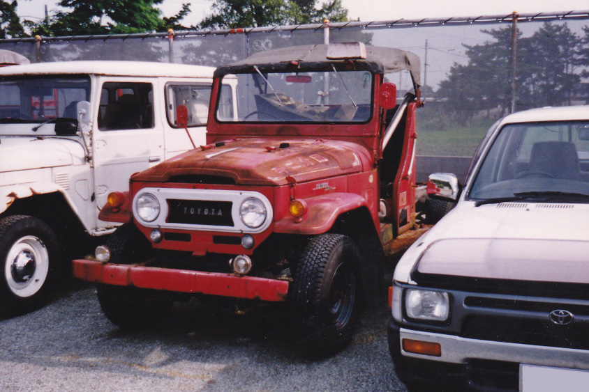 並んだトヨタ・ランドクルーザー