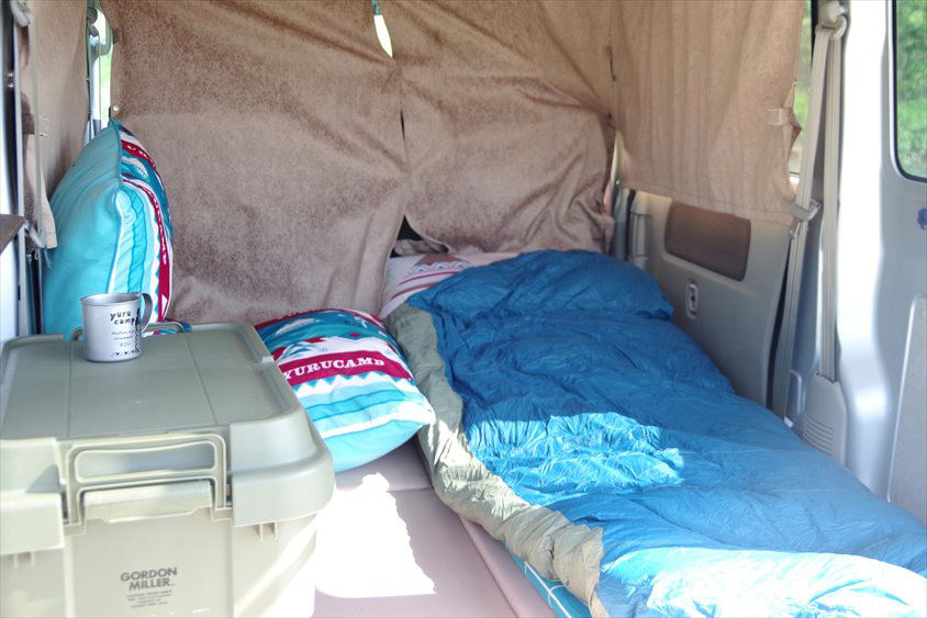 スズキ・エブリイの車中泊仕様の社内