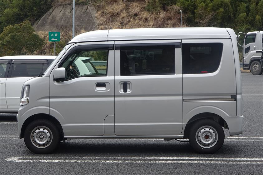 スズキ・エブリイの左サイド