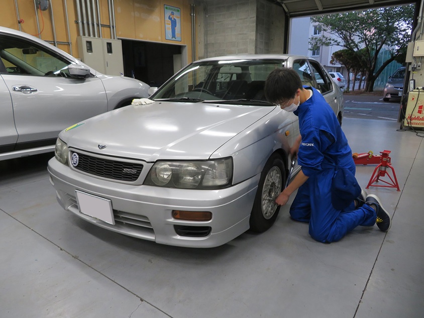日産・ブルーバードとオーナーの渋川さん