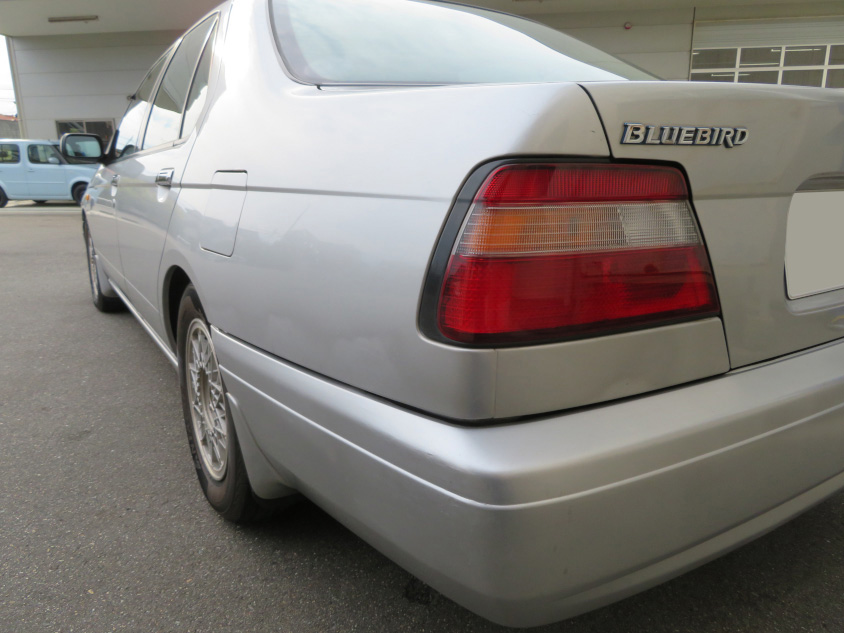 日産・ブルーバードの左リア