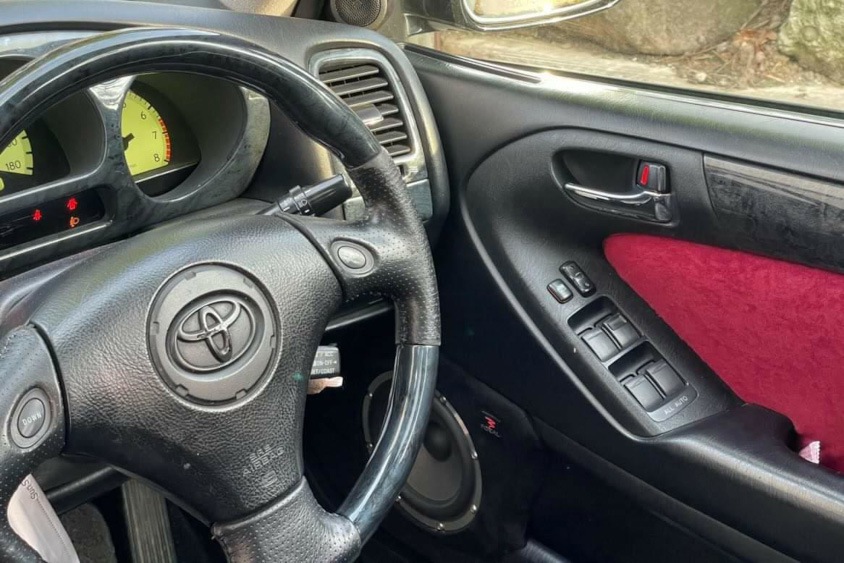 トヨタ・アリストの運転席