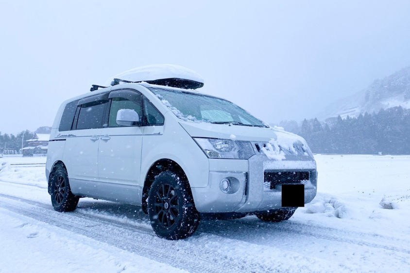 三菱・デリカD:5と雪景色