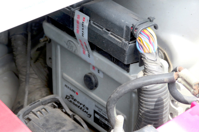日産・マーチ12SRのニスモコンピューター