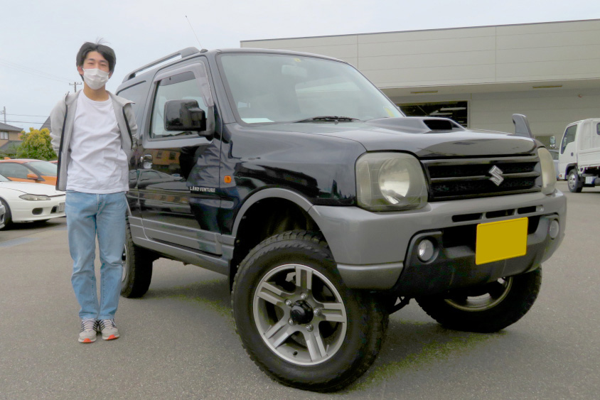 スズキ・ジムニーとオーナーの佐藤さん