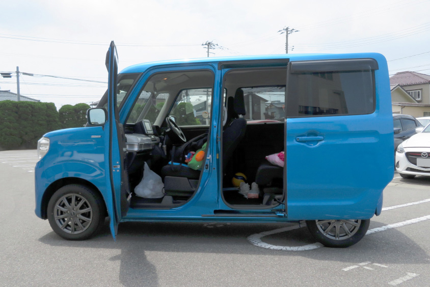 スズキ・スペーシアのスライドドア