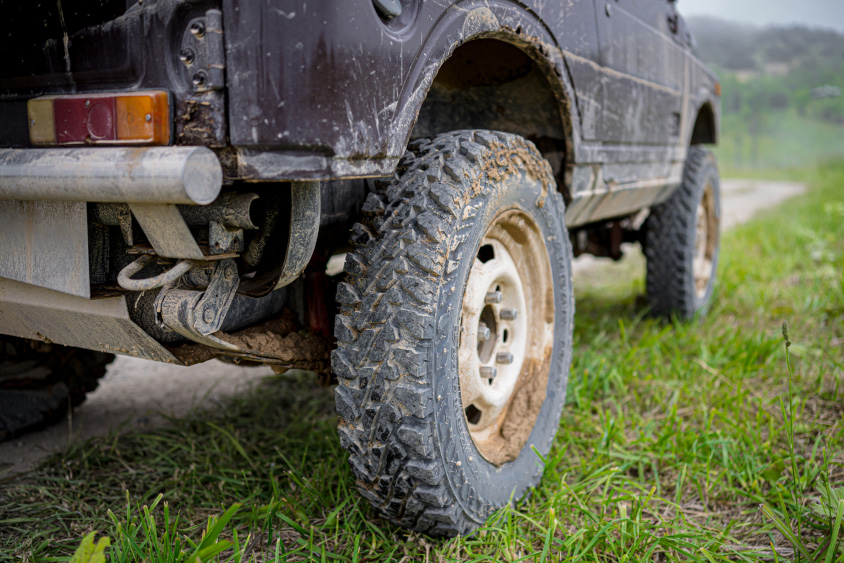 スズキ・ジムニー(SJ30)の右リアタイヤ