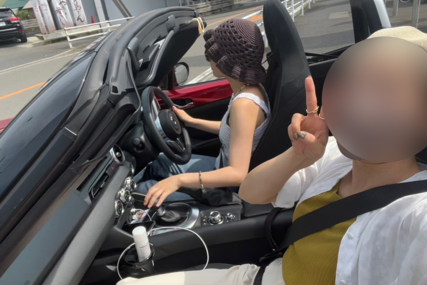 マツダ・NDロードスターを運転するおかかさん