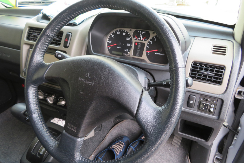 三菱・パジェロミニのステアリング