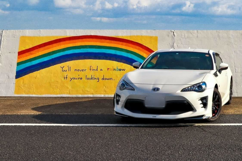 トヨタ・86と壁画イラスト