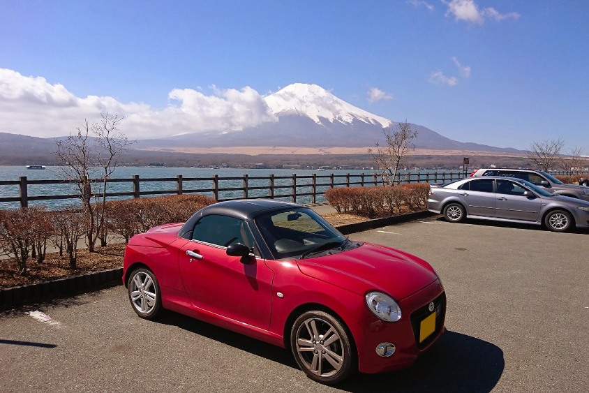 ダイハツ・コペン セロと富士山