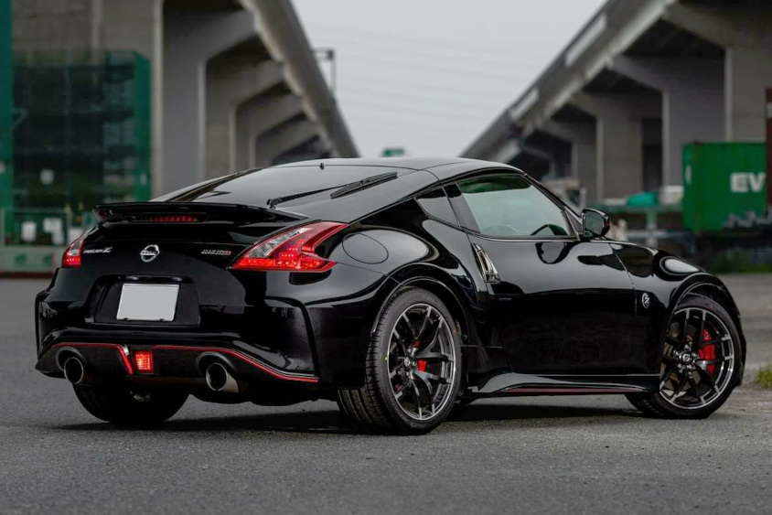 日産・フェアレディZ バージョンNISMOの右リアビュー