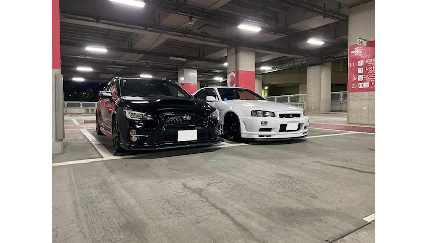 スバル・WRX S4とR34型スカイラインGT-R