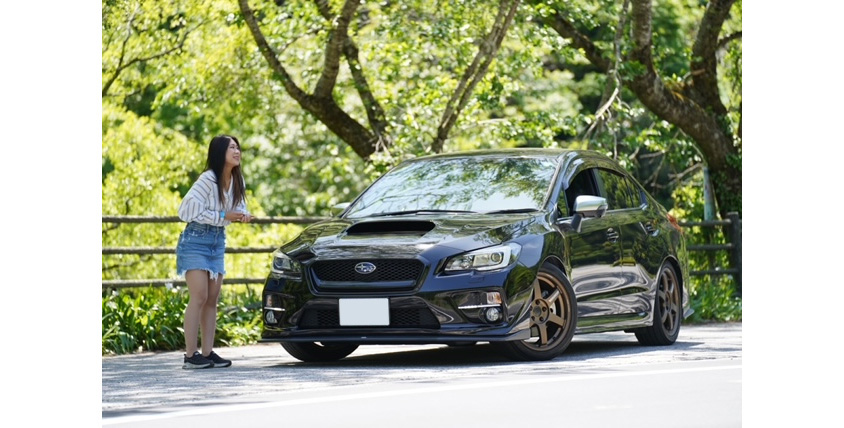 スバル・WRX S4とオーナーのなつこさん