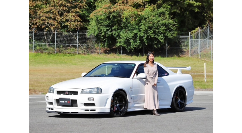 R34型スカイラインGT-Rとオーナーのなつこさん