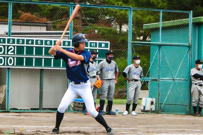 野球をする小池さん