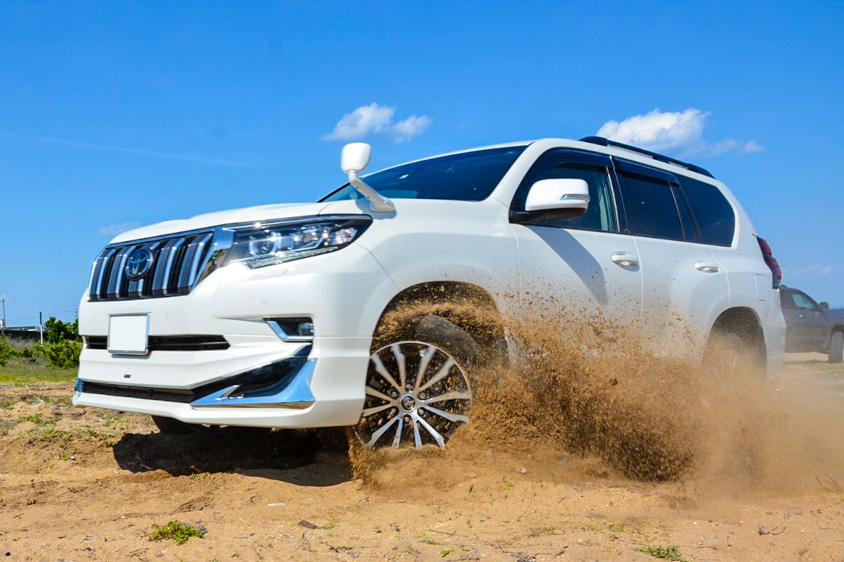 トヨタ・ランドクルーザープラドの走行イメージ