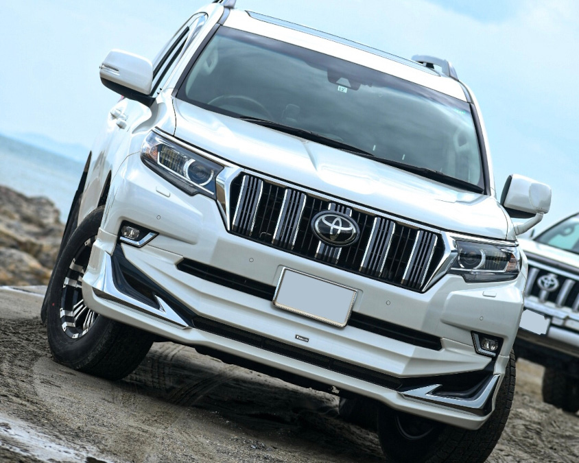 トヨタ・ランドクルーザープラドのフロントビュー
