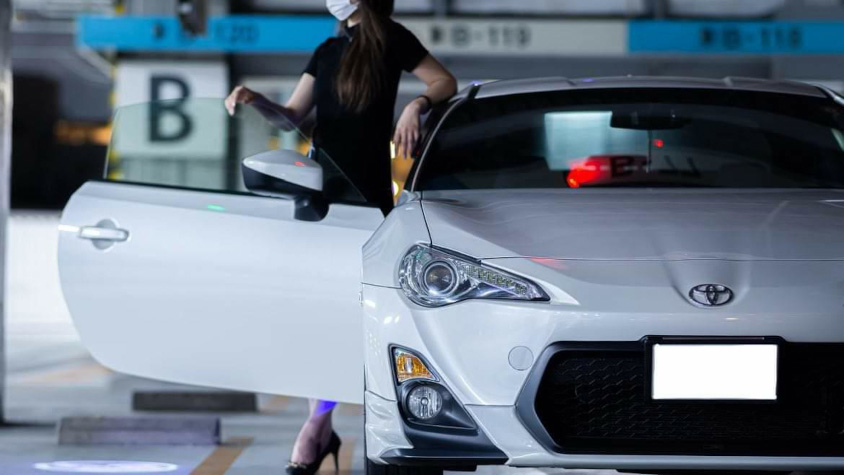 トヨタ・86とオーナーのChinamiさん