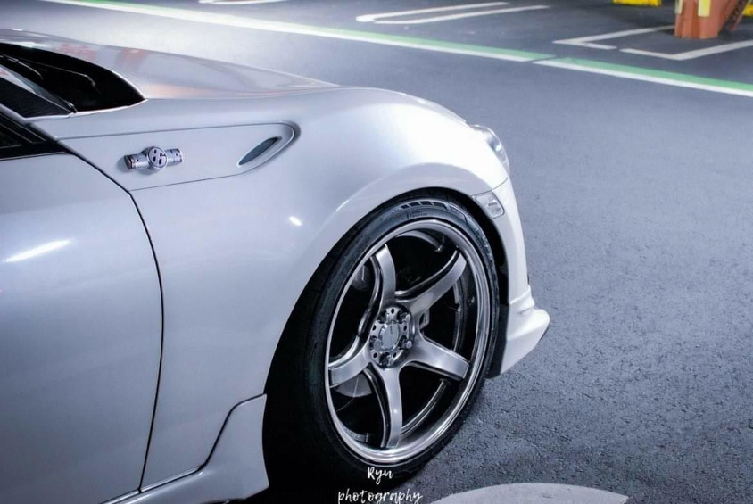 トヨタ・86の右フロントタイヤ＆ワークのホイール