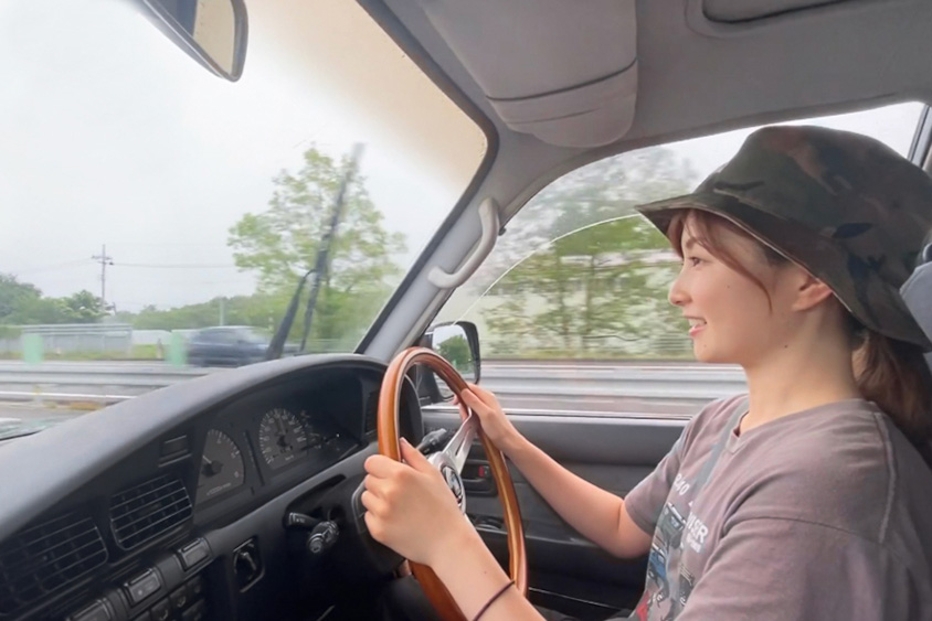 トヨタ・ランドクルーザー80を運転するちゃこぱんさん