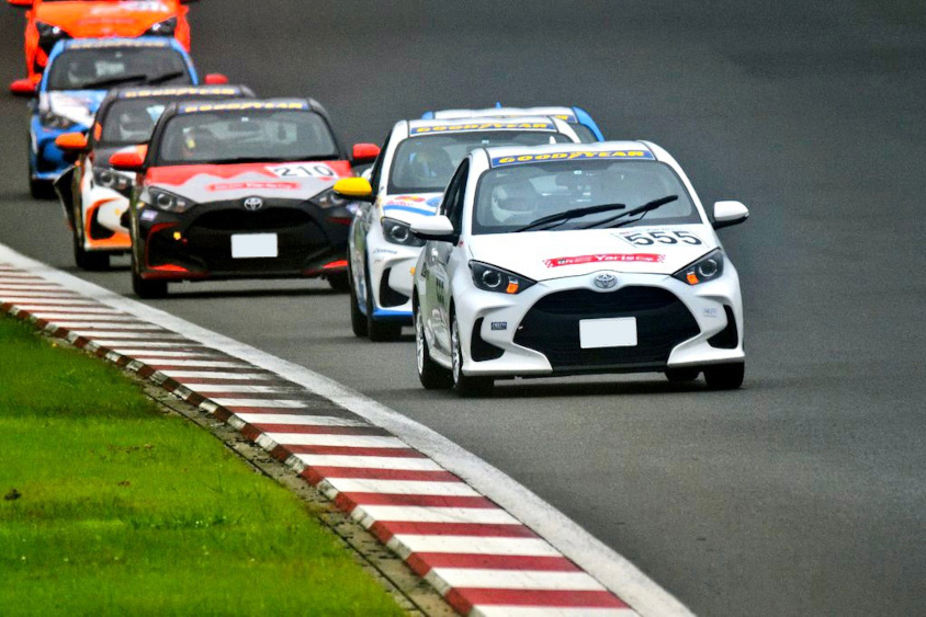 トヨタ・ヤリスカップカー