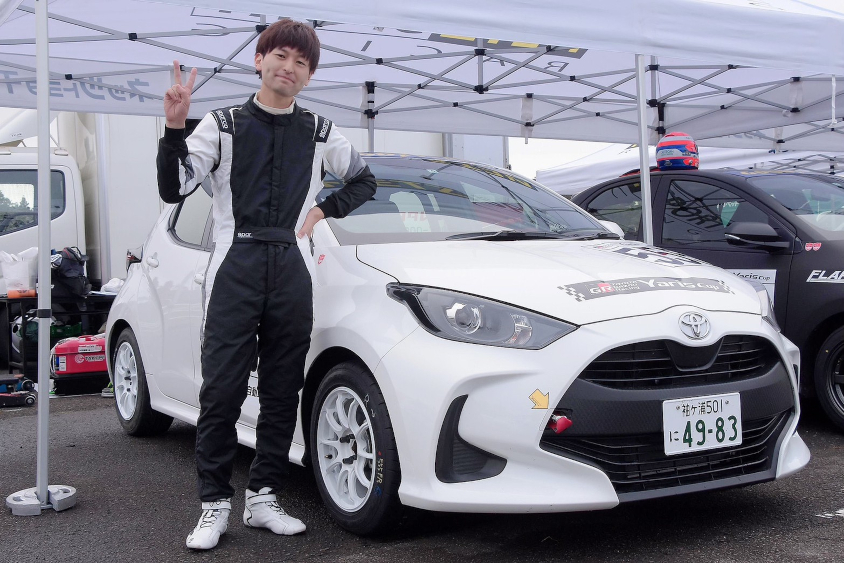 トヨタ・ヤリスカップカーとありマさん
