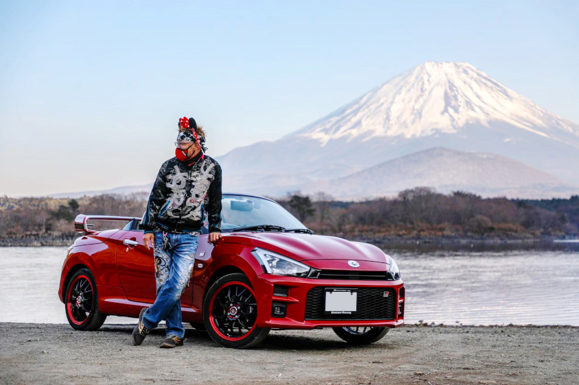 トヨタ・コペンGR SPORTとメイプル姉さんと富士山