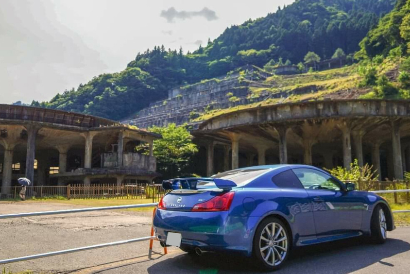 日産・スカイライン（CKV36型）と炭鉱跡
