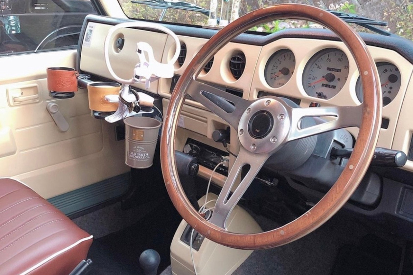 スズキ・ジムニーのこだわりのウッドステアリング