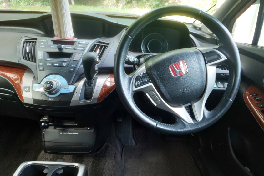 ホンダ・オデッセイ(RB3型)の運転席