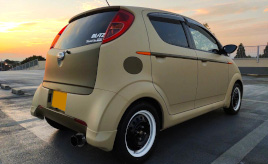 和菓子屋さんが手がけるスバルR2。ビスケットをイメージしたつもりが、ピスタチオに！？