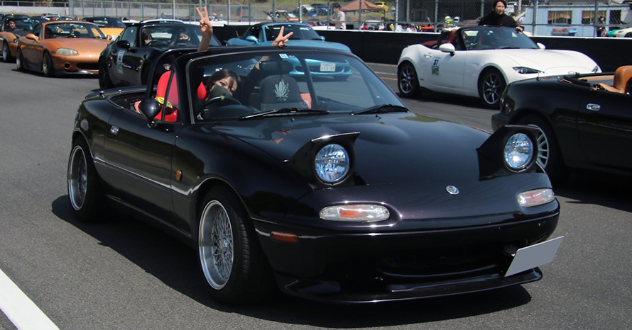 NA6CEロードスターに乗り替えてカーライフが激変！ 20歳の彼女がど