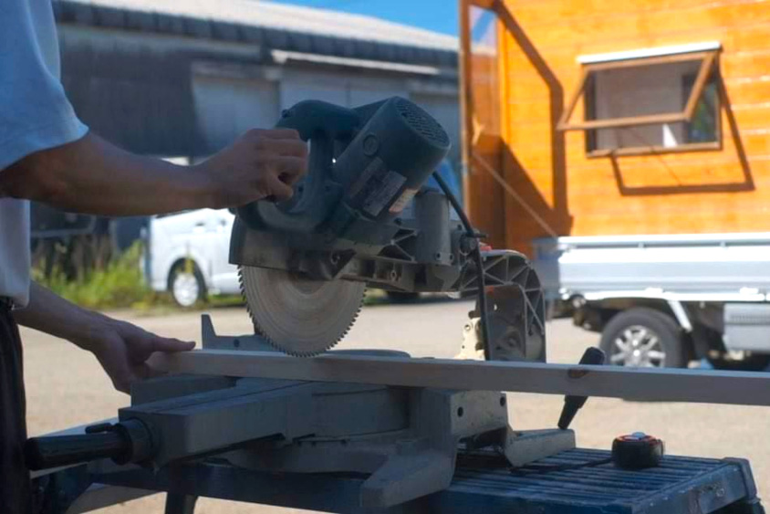 軽トラキャンパーの自作シェルの製作で使う電動ノコギリ
