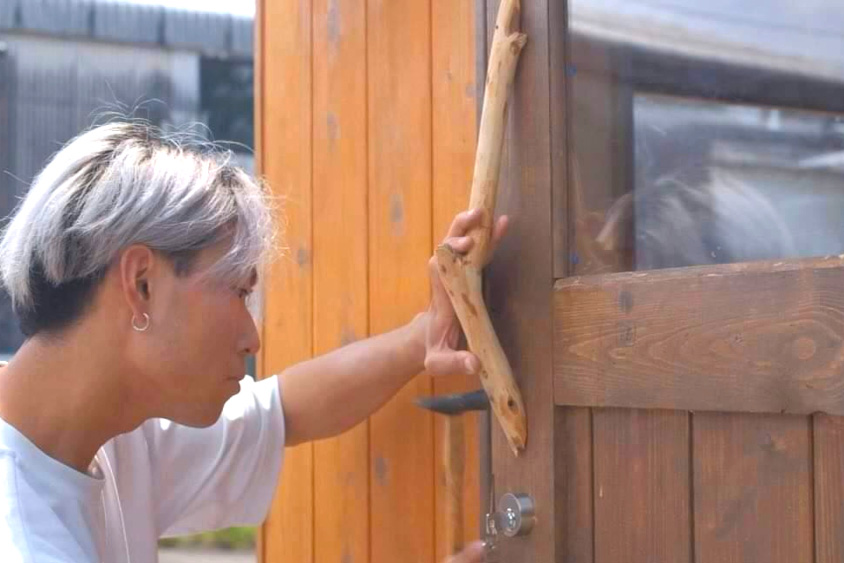 軽トラキャンパーの自作シェルでドアのハンドルがお気に入り