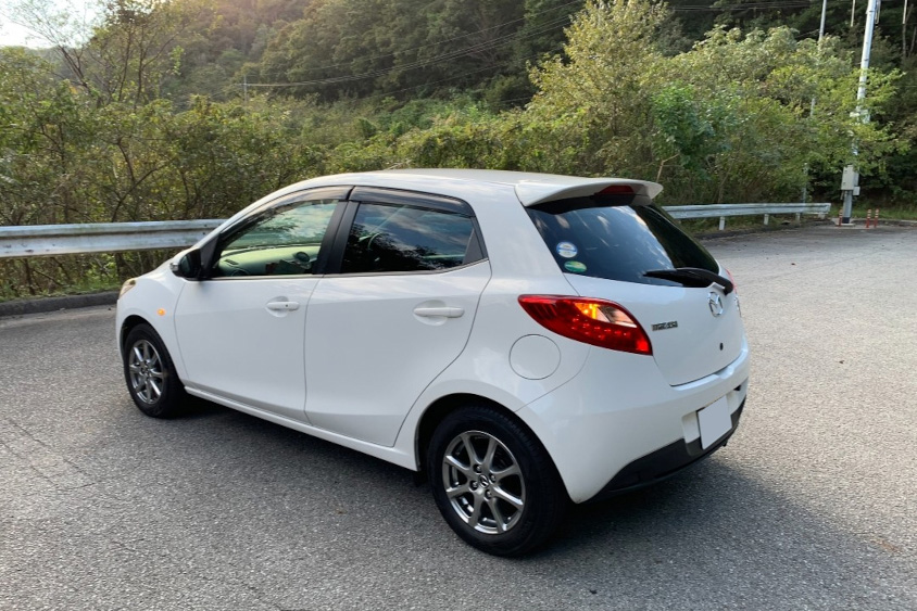 マツダ・デミオ 13−スカイアクティブ シューティングスターの左リアビュー