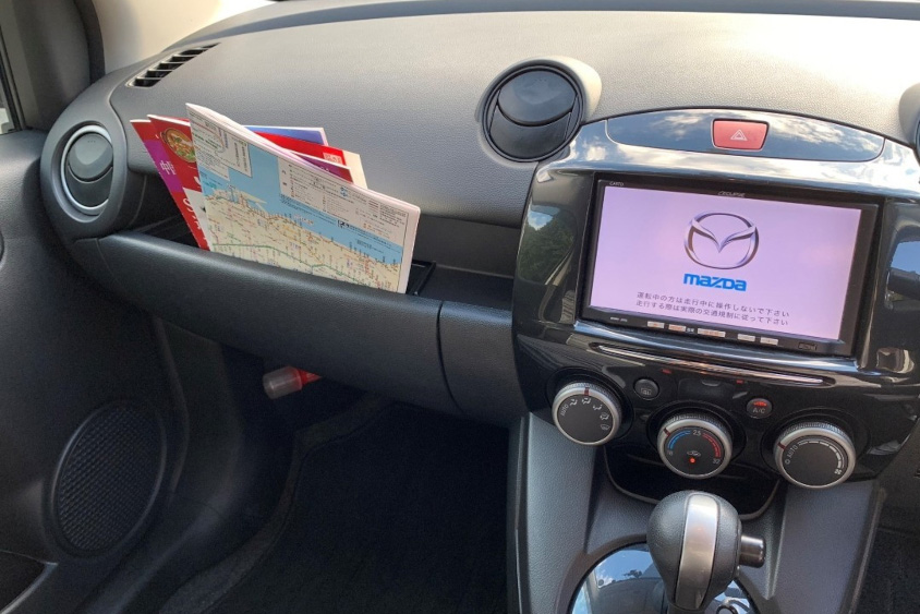 マツダ・デミオ 13−スカイアクティブ シューティングスターのグローブボックス