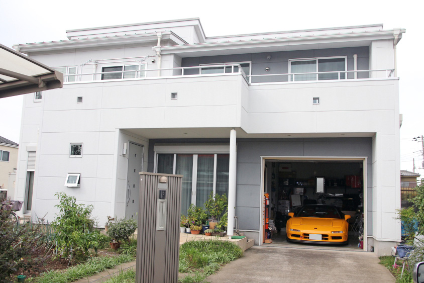 ホンダ・NSX用のガレージがある家