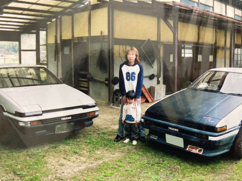 トヨタ・スプリンタートレノ(AE86)2台と西村ママさん
