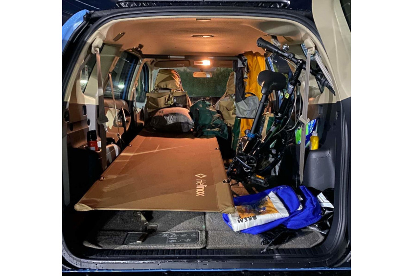 トヨタ・ヴァンガードでの車中泊の様子