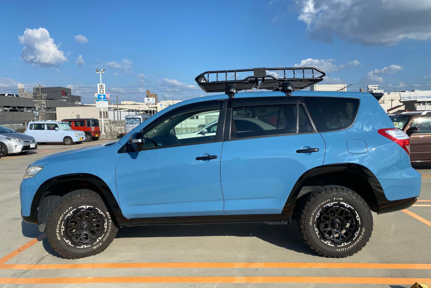 トヨタ・ヴァンガードの左サイドビュー