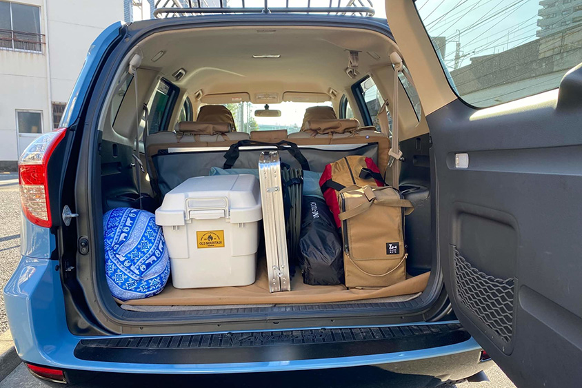 トヨタ・ヴァンガードのラゲージルーム