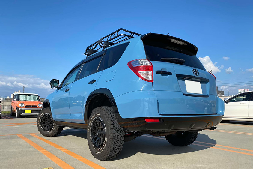 トヨタ・ヴァンガードの左リアビュー