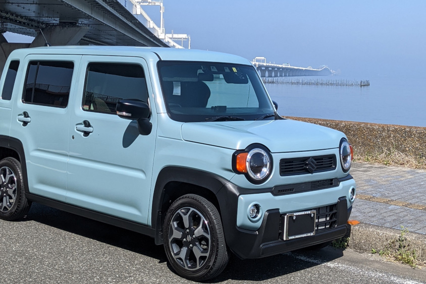 スズキ・ハスラーの右フロントビュー