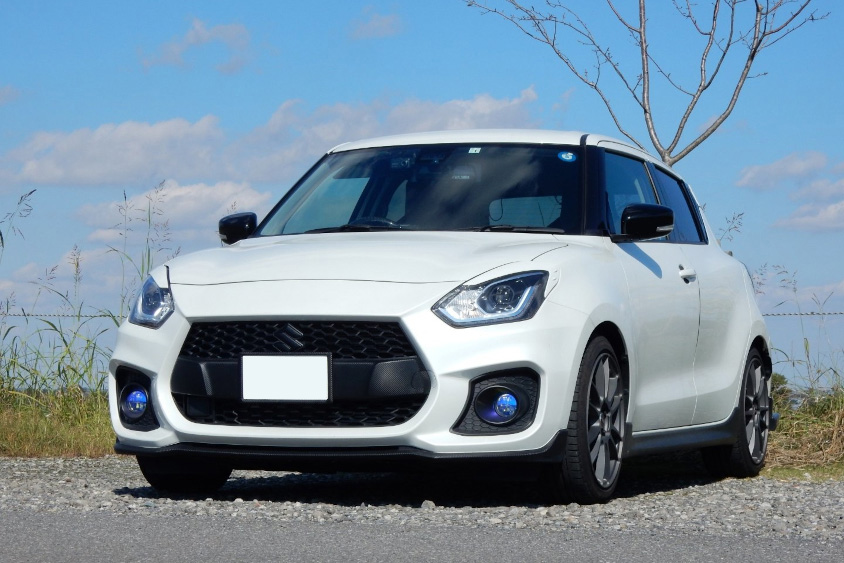 スズキ・スイフトスポーツの左フロントビュー