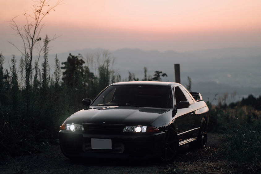 日産・スカイラインGT-R(R32)と夕焼け