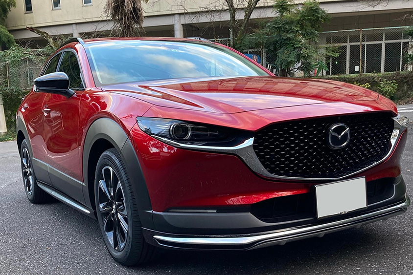 マツダ・CX-30の右フロントビュー