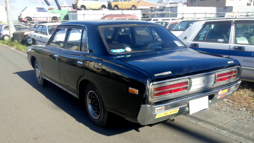 日産・グロリアの左リアビュー