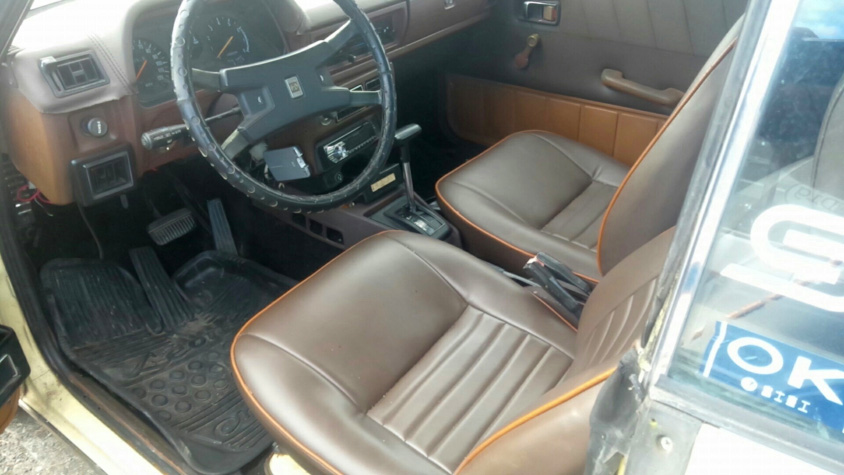 スバル・レオーネの運転席